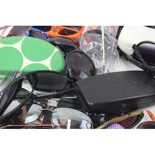 555 - Joblot of Assorted Sunglasses includes Branded