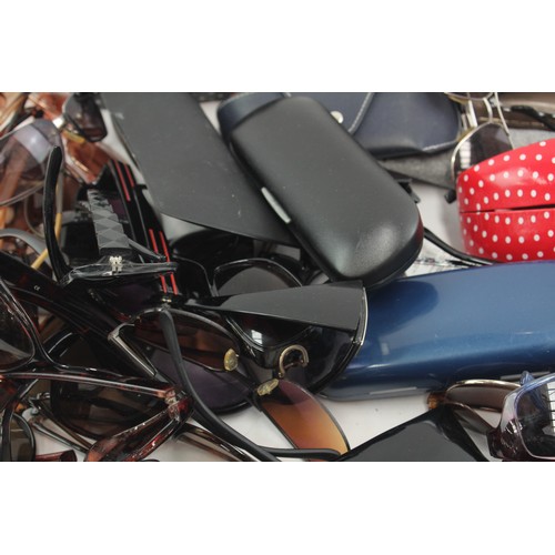 570 - Joblot of Assorted Sunglasses