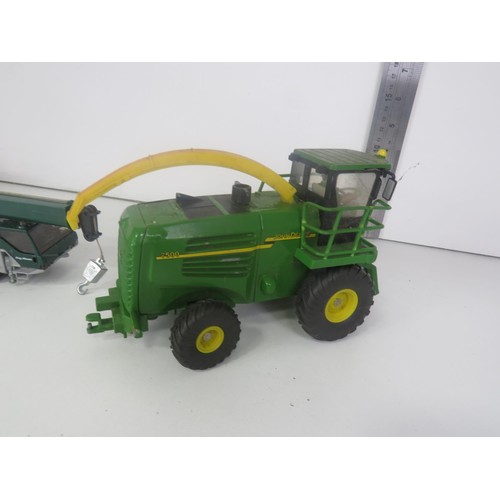 219 - 2 x COMBINE HARVEST VEHICLES JOHN DEERE AND BRITAINS ERTYL AND AUG ALBORN GREEN MOBILE CRANE TRUCK