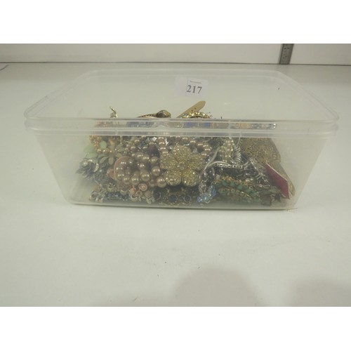 217 - TUB OF COSTUME JEWELLERY INCLUDES VINTAGE BROOCHESM WATCHES, NECKLACES, BRACELET ETC