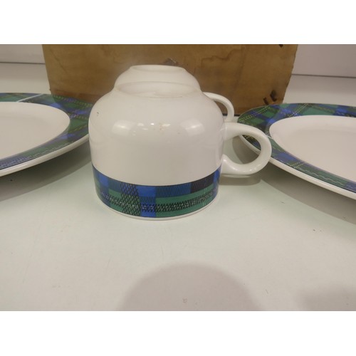 291 - 40 x PIECE GREEN TARTAN DINNER SET - BOXED AS NEW