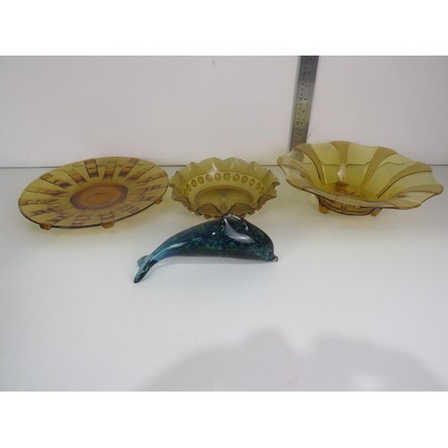 351 - 3 x AMBER GLASS PLATES/DISHES AND AN ART GLASS DOLPHIN