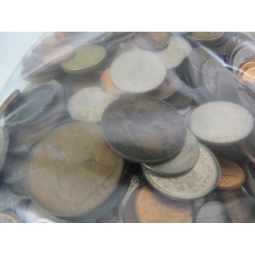 366 - JOBLOT OF WORLD COINS AND NOTES