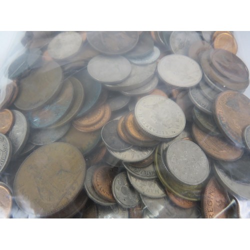 366 - JOBLOT OF WORLD COINS AND NOTES