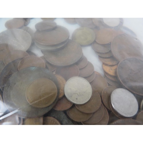 366 - JOBLOT OF WORLD COINS AND NOTES