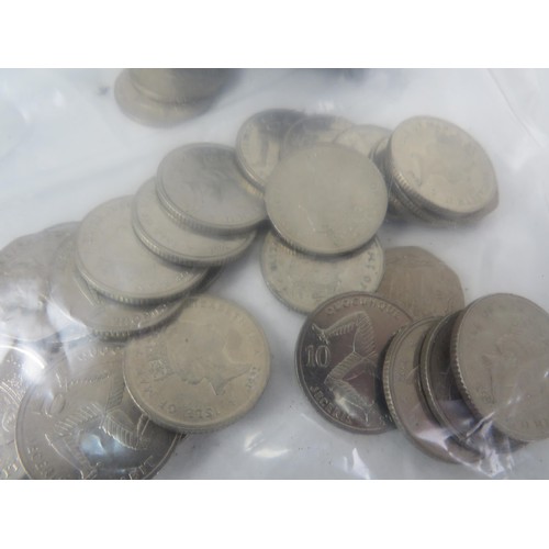 366 - JOBLOT OF WORLD COINS AND NOTES