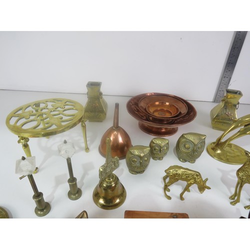 373 - BRASS ITEMS INCLUDES LARGE TRENCH ART SHELL, SKILLET, TRAY ETC