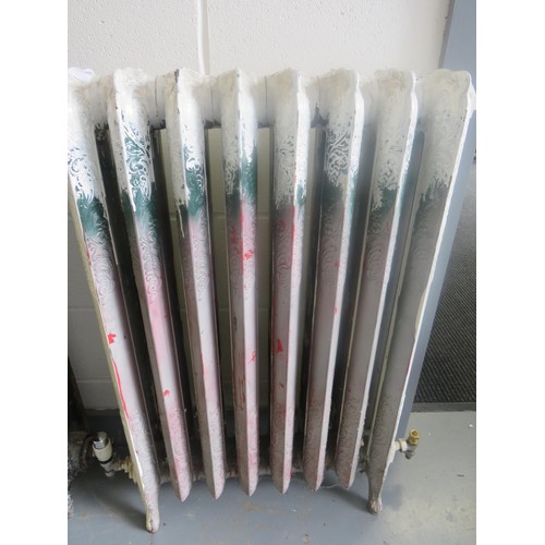 389 - VICTORIAN CAST IRON RADIATOR - 38