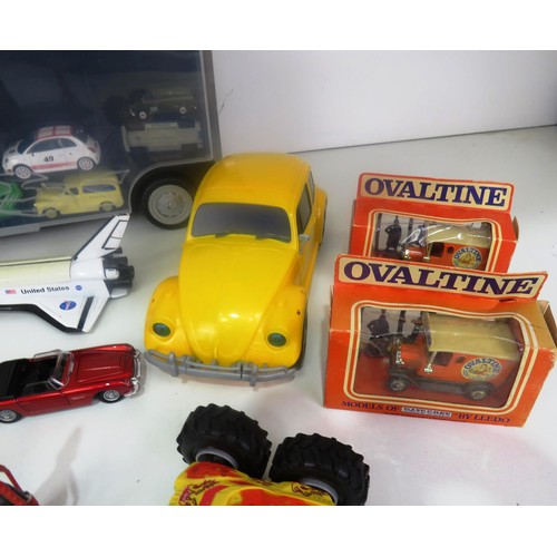 113 - LOT OF CARS INCLUDING TRANSFORMER, DINKY, LESNEY ETC