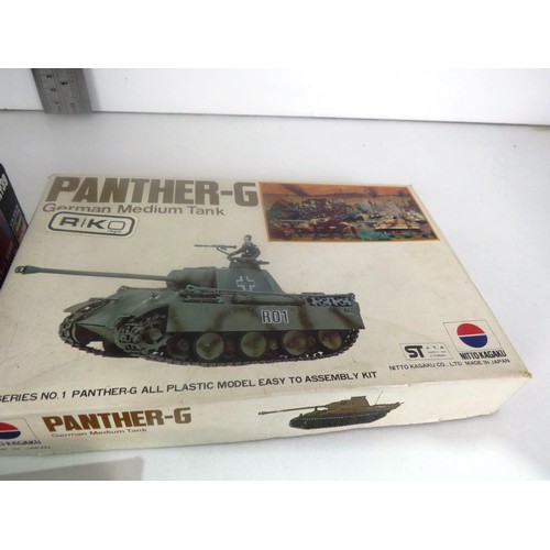 123 - 6 x SCALE MODEL TANK MODEL KITS AND SPITFIRES INCLUDES AIRFIX