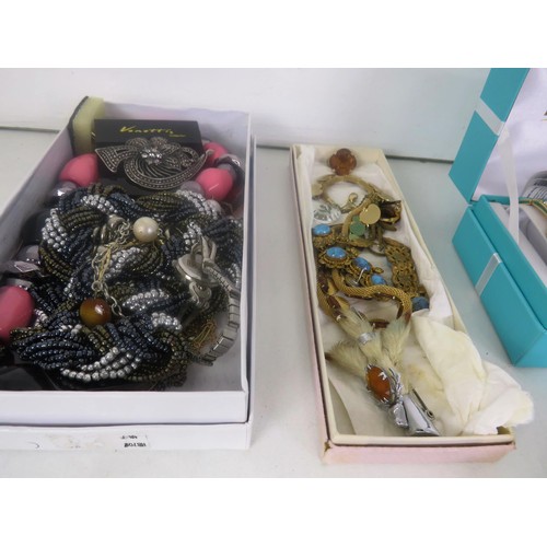 127 - SELECTION OF BOXED JEWELLERY , WATCHES AND BROOCHES ETC