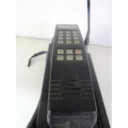 140 - 1980 CAR MOTOROLLA PHONE