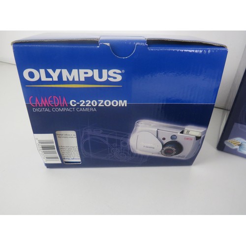 94 - OLYMPUS CAMEDIA C-220 ZOOM LUXURY PACK DIGITAL CAMERA BOXED AS NEW WITH BATTERY CHARGER, SMART MEDIA... 