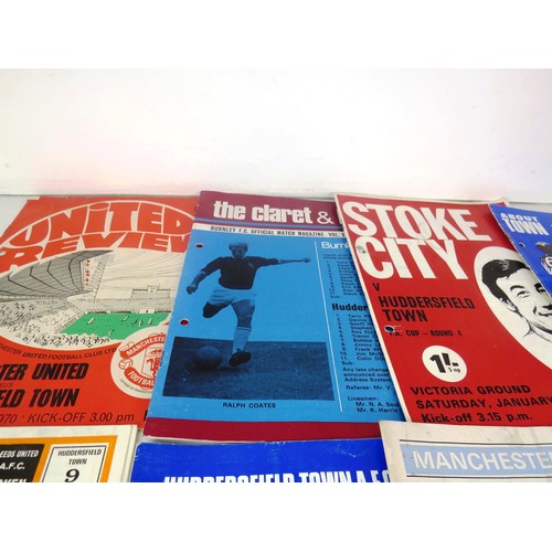 98 - COLLECTION OF OLD FOOTBALL PROGRAMMES 1960'S/70'S INCLUDES LEEDS UNITED, HUDDERSFIELD TOWN AND BLACK... 