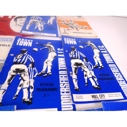 98 - COLLECTION OF OLD FOOTBALL PROGRAMMES 1960'S/70'S INCLUDES LEEDS UNITED, HUDDERSFIELD TOWN AND BLACK... 