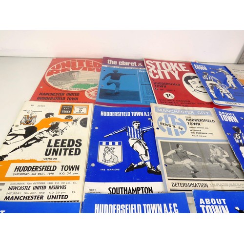 98 - COLLECTION OF OLD FOOTBALL PROGRAMMES 1960'S/70'S INCLUDES LEEDS UNITED, HUDDERSFIELD TOWN AND BLACK... 