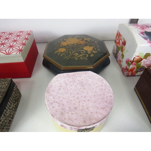 150 - SELECTION OF JEWLLERY BOXES INCLUDES GUCCI, MUSICAL, WOODEN ETC