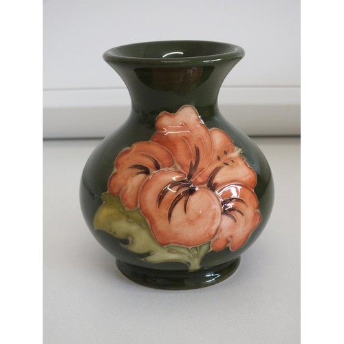 85 - MOORCROFT POSY VASE HIBISCUS PATTERN - HEIGHT 9cms