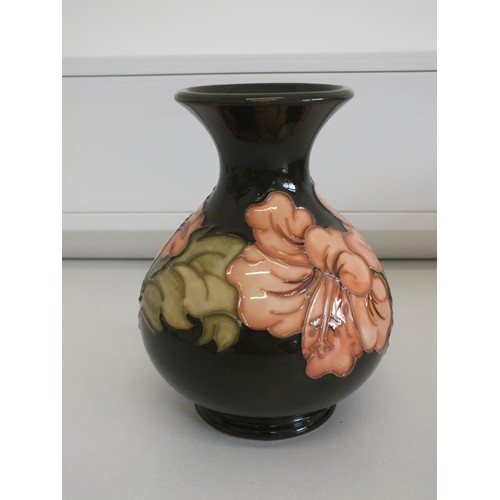 86 - MOORCROFT HIBISCUS PATTERN VASE ARROW 1990 IMPRESSED MARK ON BASE- HEIGHT 14cms