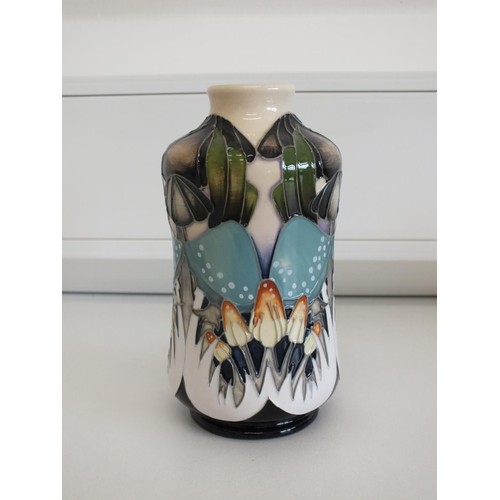 87 - MOOCROFT INDIGO LACE VASE BY VICKY LOVATT 2014- HEIGHT 5.25