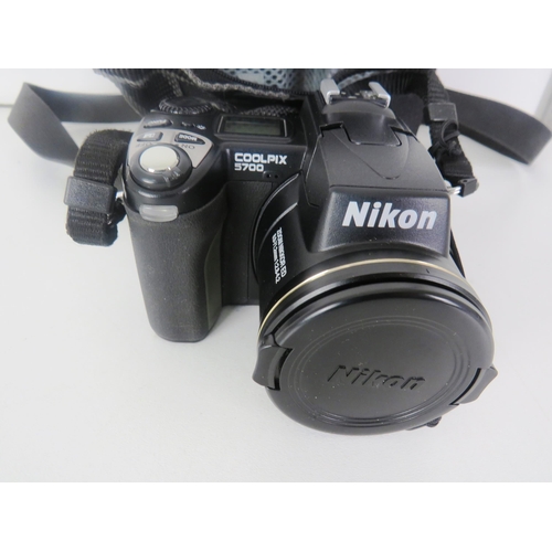 256 - NIKON COOLPIX 5700 COMPLETE WITH BATTERIES, MEMORY CARD AND CARRY CASE IN WORKING ORDER