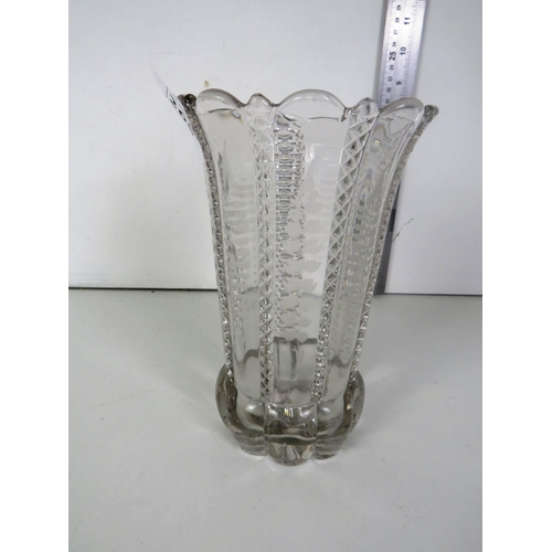 265 - BEAUTIFUL ANTIQUE GLASS VASE SCALLOP EDGE AND ETCH FERN LEAF DETAIL- HEIGHT 19cms