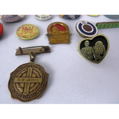 277 - COLLECTION OF ASSORTED OLD BADGES AND ROYAL SALFORD HOSPITAL MEDAL- INCLUDES WILIS WOODBINE, ENAMEL,... 