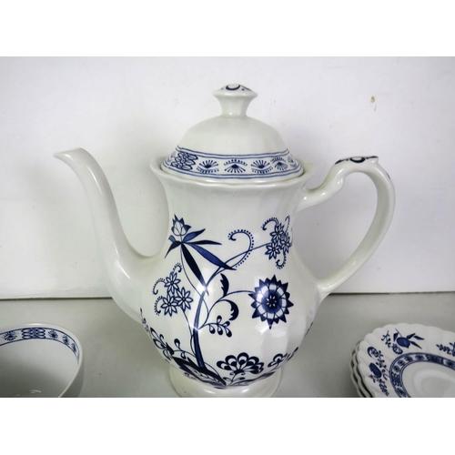 278 - 15 x PIECE TEASET J+G MEAKIN CLASSIC WHITE/BLUE NORDIC TEAPOT, MILK JUG, SUGAR BOWL, CUPS AND SAUCER... 