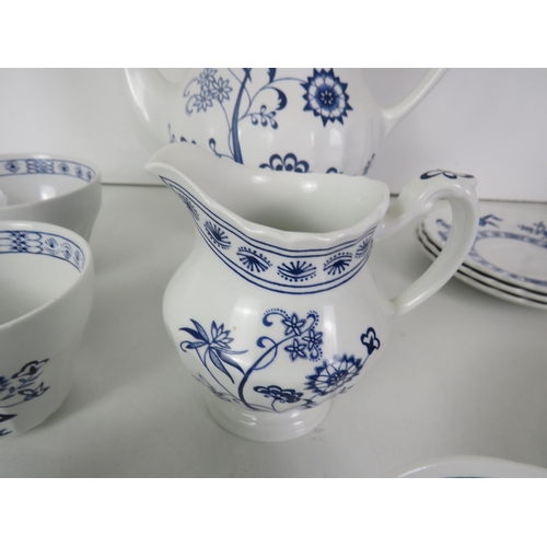 278 - 15 x PIECE TEASET J+G MEAKIN CLASSIC WHITE/BLUE NORDIC TEAPOT, MILK JUG, SUGAR BOWL, CUPS AND SAUCER... 