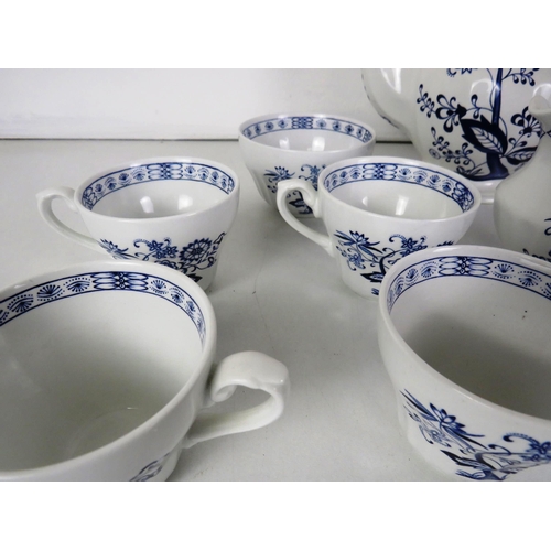 278 - 15 x PIECE TEASET J+G MEAKIN CLASSIC WHITE/BLUE NORDIC TEAPOT, MILK JUG, SUGAR BOWL, CUPS AND SAUCER... 