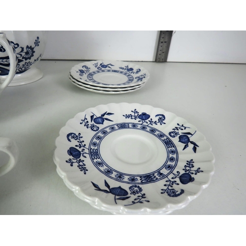 278 - 15 x PIECE TEASET J+G MEAKIN CLASSIC WHITE/BLUE NORDIC TEAPOT, MILK JUG, SUGAR BOWL, CUPS AND SAUCER... 