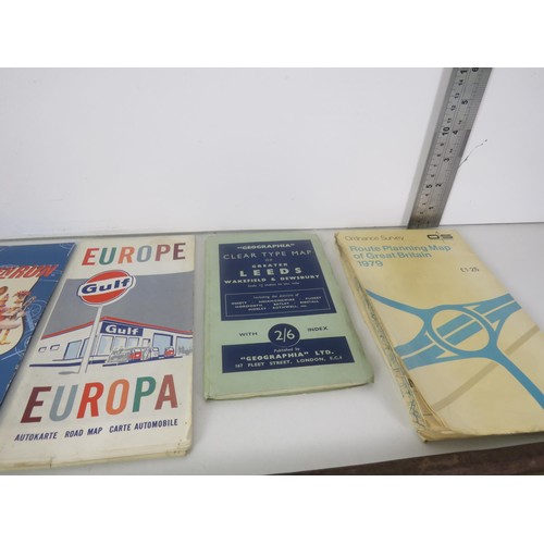 299 - TWO TRAYS OF MISCELLANEOUS EPHEMERA & COLLECTABLES INCLUDES BOOKS, MAPS, HMS CAP RIBBONS, TEENAGE MU... 