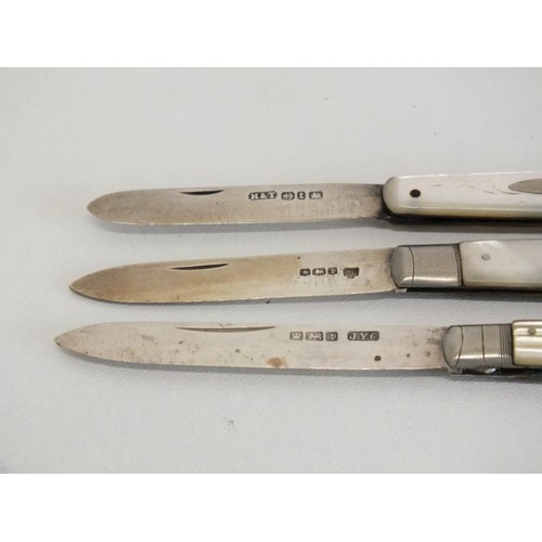 288 - 3 x STERLING SILVER AND MOTHER OF PEARL FRUIT KNIVES