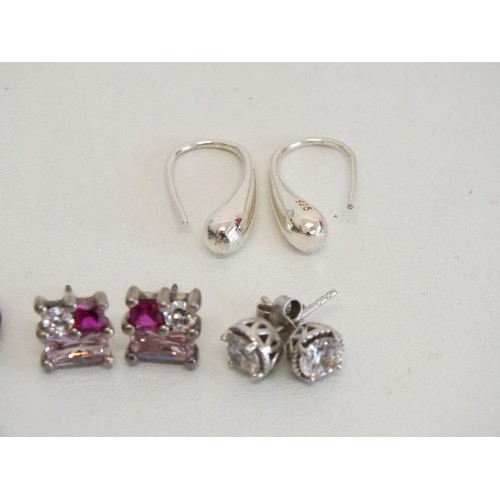 174 - 5 x PAIRS OF STERLING SILVER EARRINGS - 18.6g