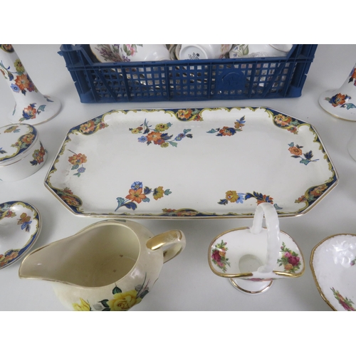 346 - SELECTION OF CERAMICS INCLUDES PARAGON PART TEA SET, LOSOLWARE AND ROYAL ALBERT COUNTRY ROSES