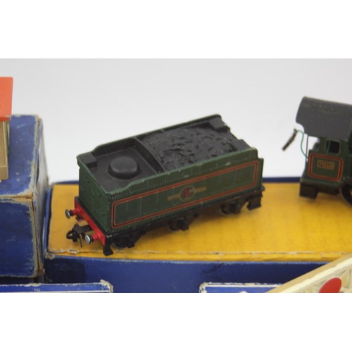 407 - 4x Vintage Hornby / Dublo OO Gauge Inc Loco 7013 'Bristol Castle' UNTESTED