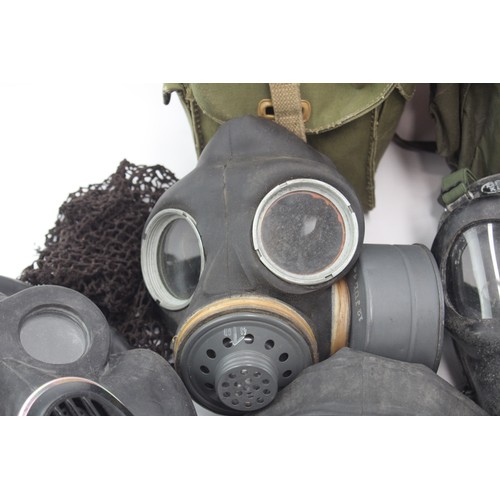 426 - 7 x Vintage Gas Masks