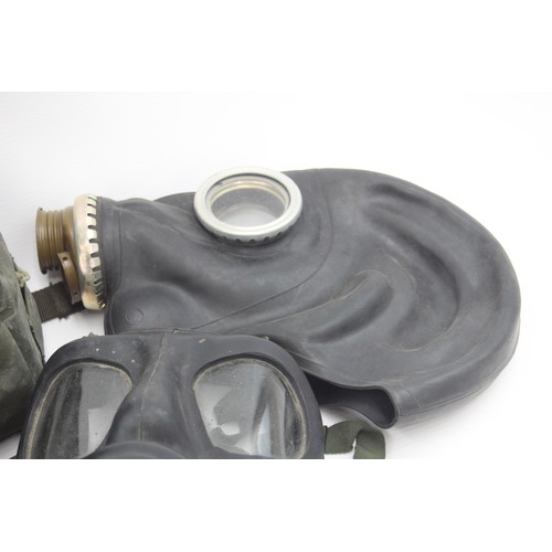 426 - 7 x Vintage Gas Masks