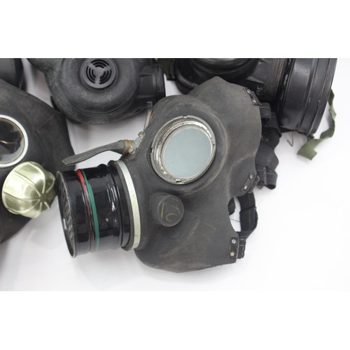 426 - 7 x Vintage Gas Masks