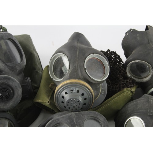 426 - 7 x Vintage Gas Masks