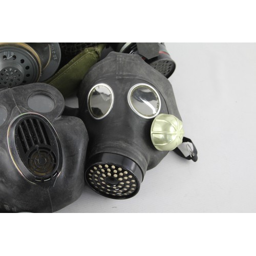 426 - 7 x Vintage Gas Masks