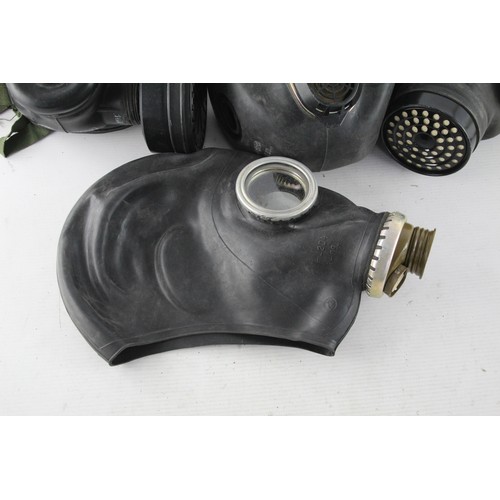 426 - 7 x Vintage Gas Masks