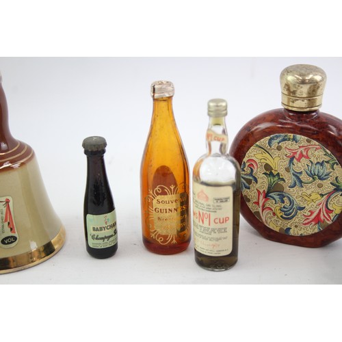 437 - 6 xVintage breweriana collectables inc Wade, Beswick, Guinness etc