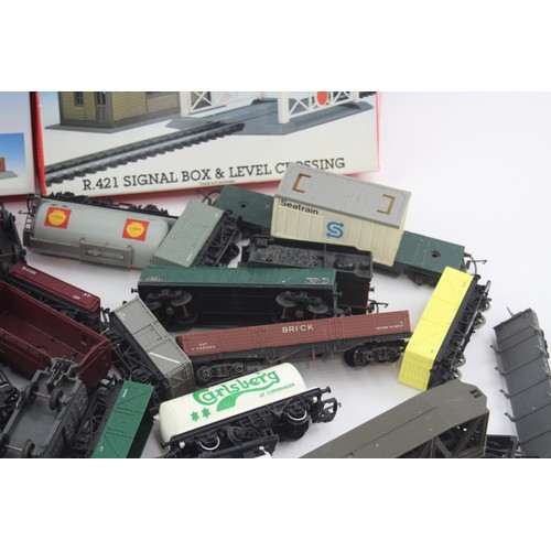 452 - Job Lot OO Gauge Mixed Brand Accessories & Rolling Stock Inc Hornby/Triang, Etc