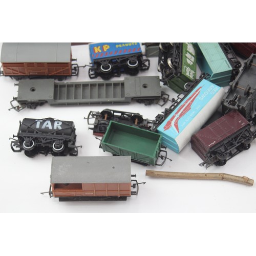 452 - Job Lot OO Gauge Mixed Brand Accessories & Rolling Stock Inc Hornby/Triang, Etc