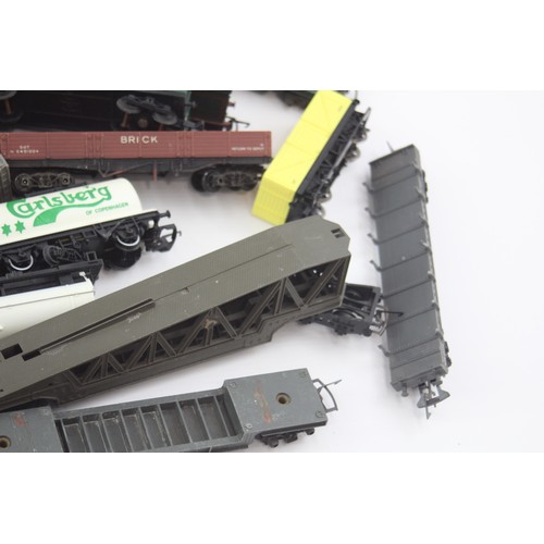 452 - Job Lot OO Gauge Mixed Brand Accessories & Rolling Stock Inc Hornby/Triang, Etc