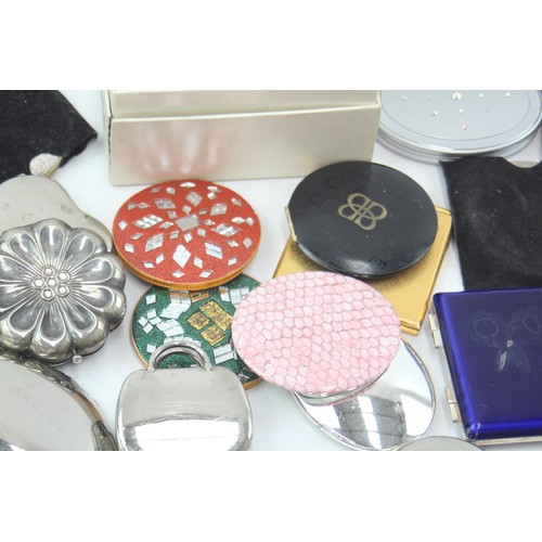 458 - 50 x Assorted Ladies Vanity Compact MIRRORS Inc Stratton, Boxed, Vintage etc