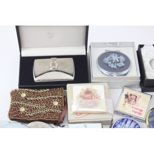 459 - 50 x Assorted Ladies Vanity Compact MIRRORS Inc Stratton, Boxed, Vintage etc