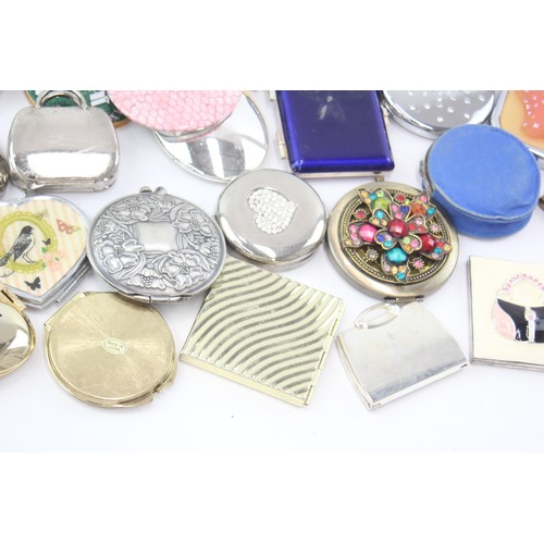 458 - 50 x Assorted Ladies Vanity Compact MIRRORS Inc Stratton, Boxed, Vintage etc