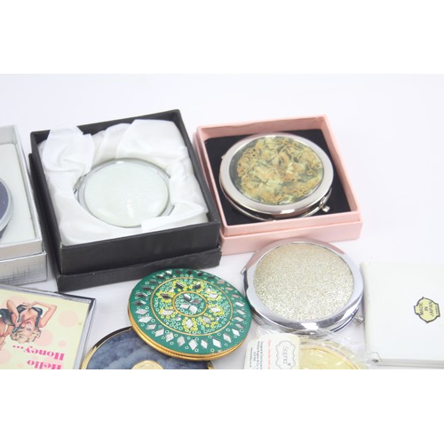 459 - 50 x Assorted Ladies Vanity Compact MIRRORS Inc Stratton, Boxed, Vintage etc